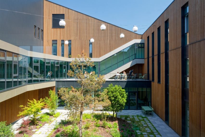 Dunkirk'ün Yeni Nabzı: Snøhetta'dan Pozitif Enerjili İnovasyon Merkezi