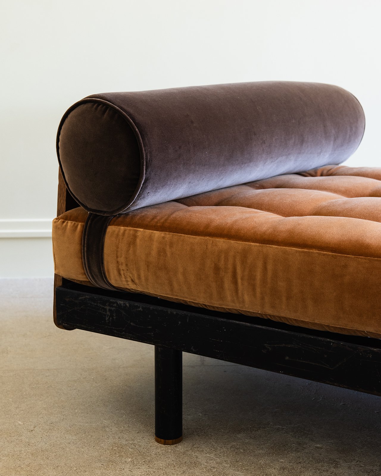 Studio OSKLO: Trousdale'ın Altın Çağı, Mobilyada Yeniden Doğuyor