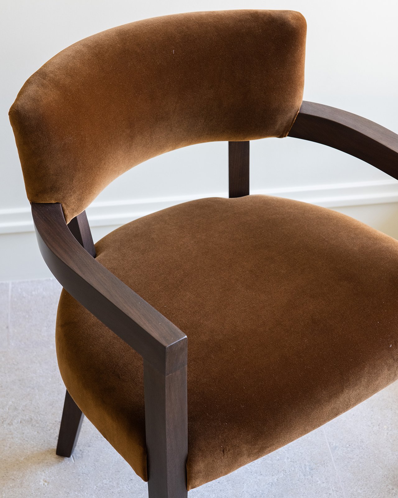 Studio OSKLO: Trousdale'ın Altın Çağı, Mobilyada Yeniden Doğuyor