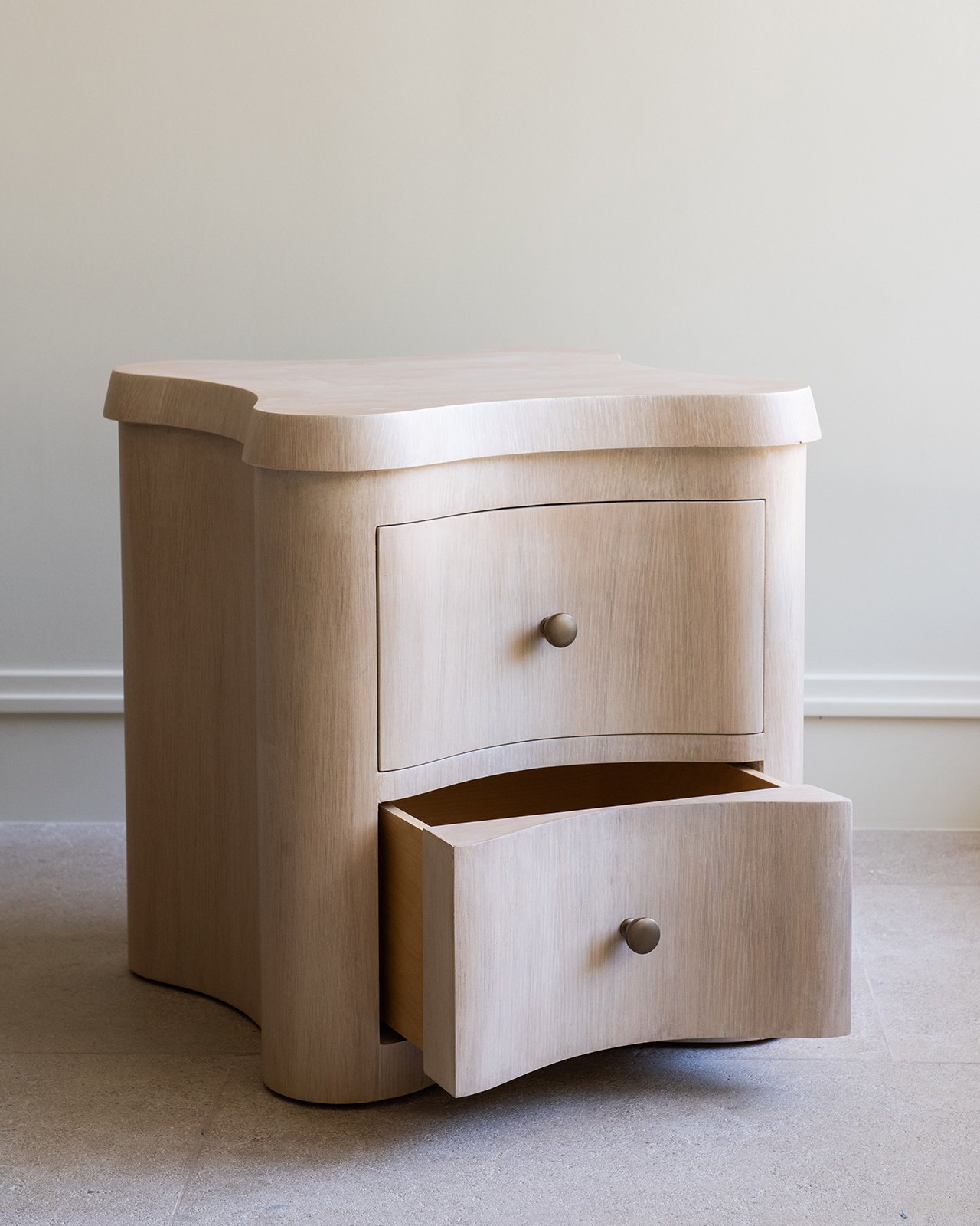 Studio OSKLO: Trousdale'ın Altın Çağı, Mobilyada Yeniden Doğuyor