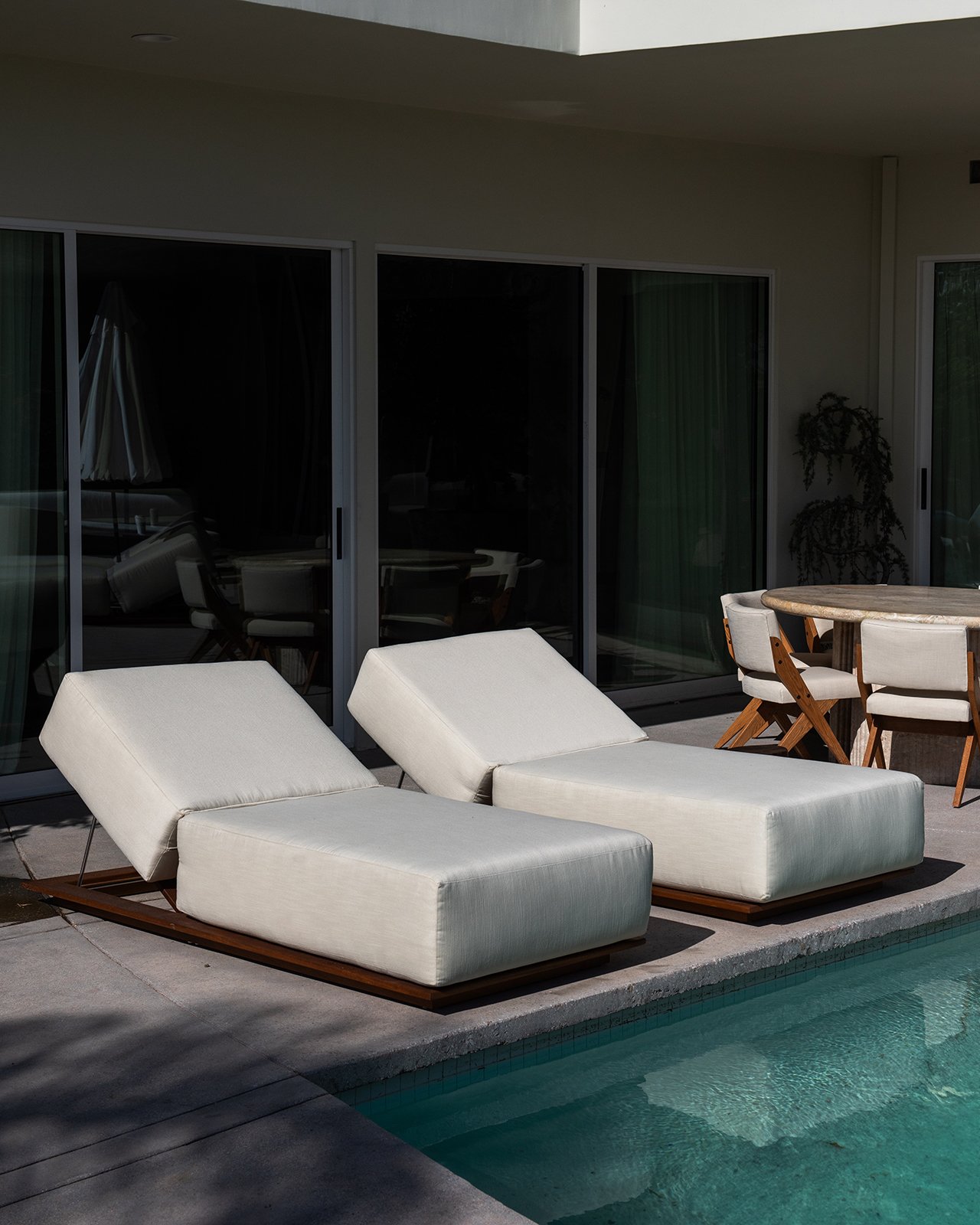 Studio OSKLO: Trousdale'ın Altın Çağı, Mobilyada Yeniden Doğuyor