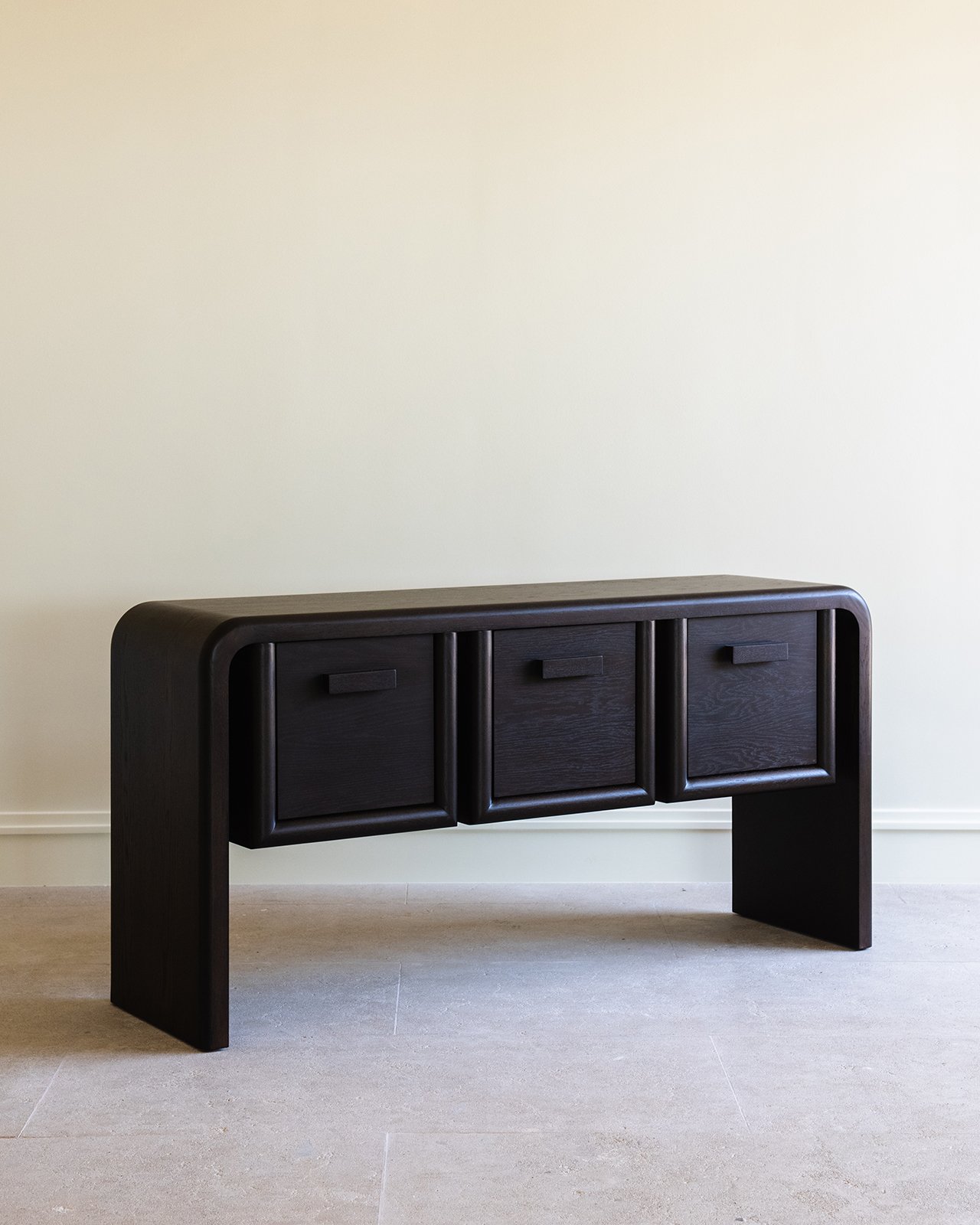 Studio OSKLO: Trousdale'ın Altın Çağı, Mobilyada Yeniden Doğuyor