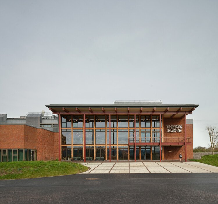 Galler&rsquo;in Kalbi Theatr Clwyd, Haworth Tompkins İmzasıyla Yeniden Doğdu