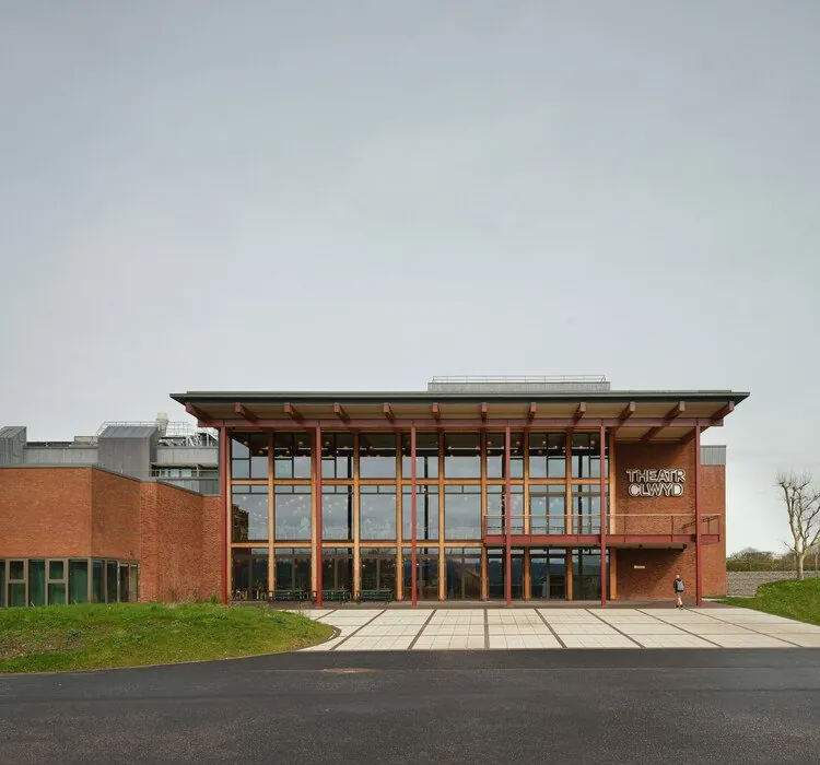 Galler’in Kalbi Theatr Clwyd, Haworth Tompkins İmzasıyla Yeniden Doğdu