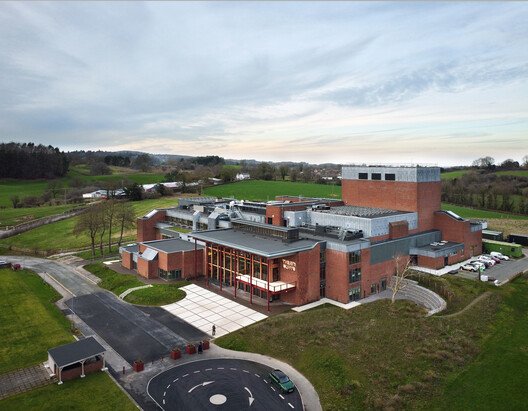 Galler'in Kalbi Theatr Clwyd, Haworth Tompkins İmzasıyla Yeniden Doğdu