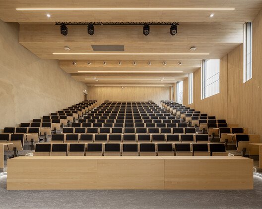 Sağlık Eğitiminde Yeni Çağ: Évreux'nün Yaşayan Sistemler Okulu