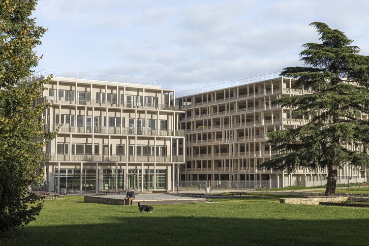 Yaşayan Sistemler Okulu: Évreux’da Paramedikal Eğitim Enstitüsü