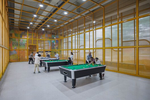 Kentin Gizli Yaşamı: Yükseltilmiş Altyapı Altındaki Kamusal Alanlar