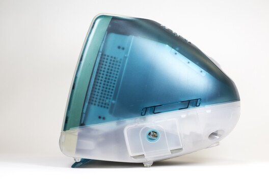 Apple'ın Mekan Dili: Cam, Düzen ve Deneyimin Kusursuz Harmanı