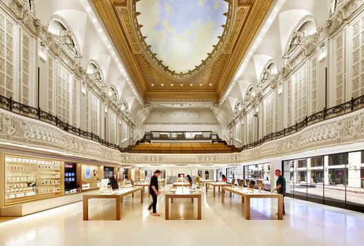 Apple'ın Mekan Dili: Cam, Düzen ve Deneyimin Kusursuz Harmanı