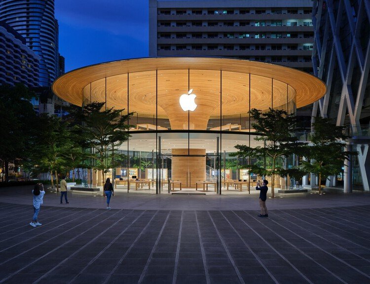 Apple'ın Mekan Dili: Cam, Düzen ve Deneyimin Kusursuz Harmanı