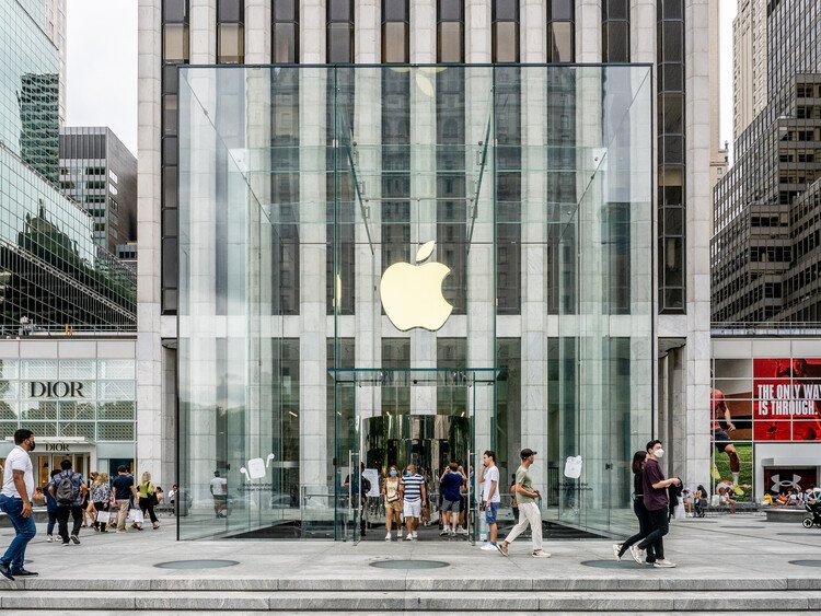 Apple'ın Mekan Dili: Cam, Düzen ve Deneyimin Kusursuz Harmanı