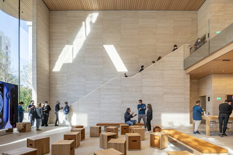 Apple'ın Mekan Dili: Cam, Düzen ve Deneyimin Kusursuz Harmanı
