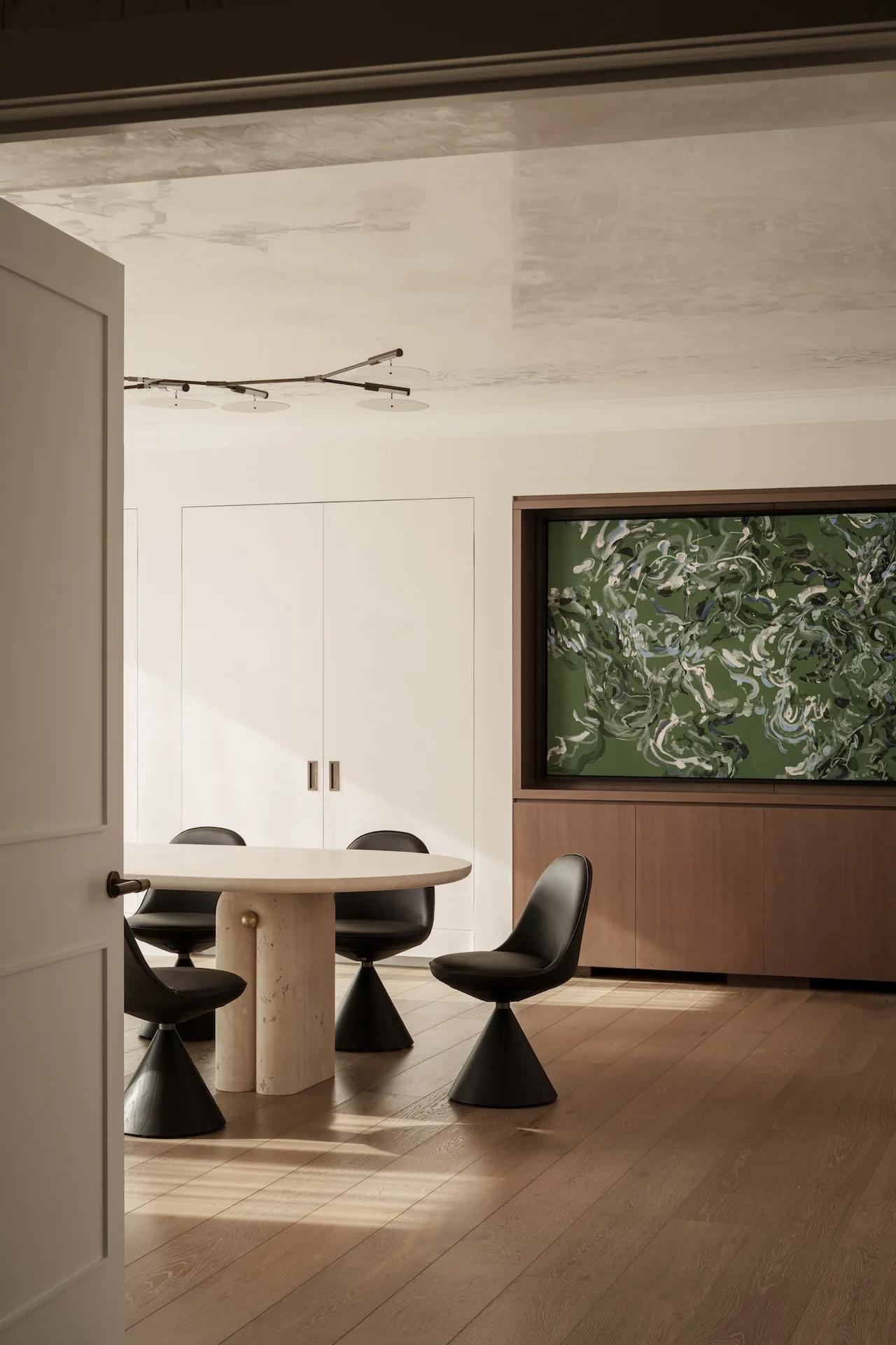 Bergman Design House: Londra'da Zamanla Büyüyen Bir Arşiv Dairesi