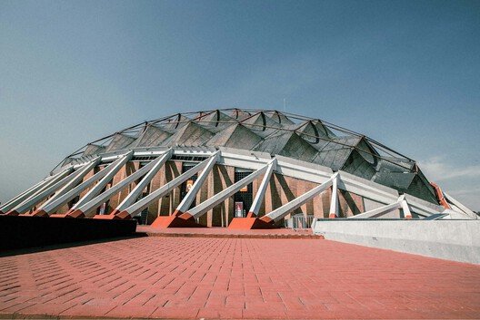 Betonun Dansı: Candela ve Meksika Olimpiyatları'nın Kalıcı Mirası