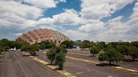 Betonun Dansı: Candela ve Meksika Olimpiyatları'nın Kalıcı Mirası