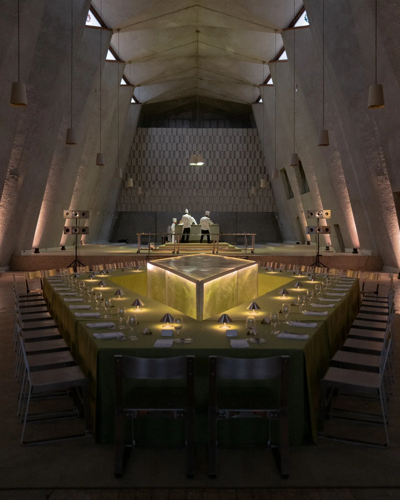 Brütalist Mimari ve Gastronomi: Efflorescence Deneyimi