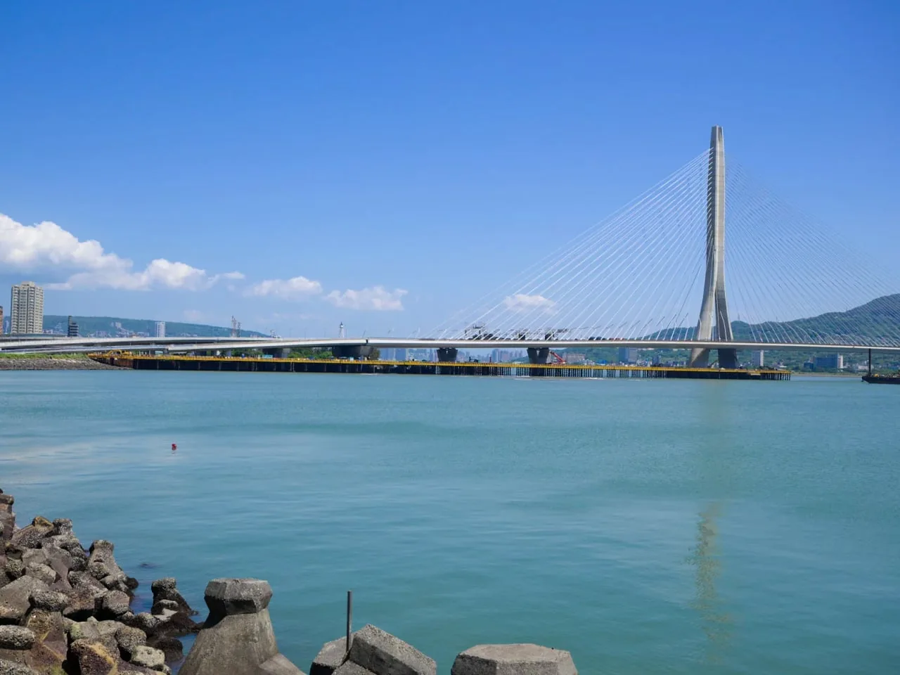 Dünyanın En Uzun Tek Direkli Köprüsü: Danjiang Açıldı