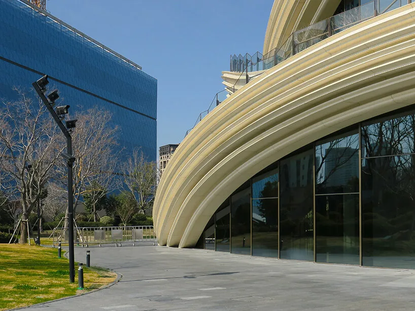 Heatherwick'ten Şanghay'da Ay Köprülü Kültür Merkezi