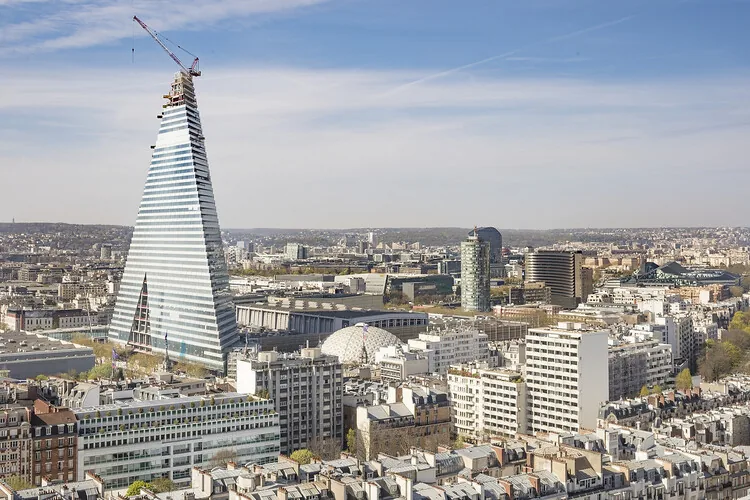 Herzog & de Meuron’un Paris’teki Üçgen Kulesi Tamamlanıyor