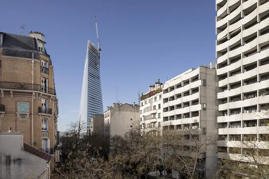 Paris'in Tartışmalı Üçgen Kulesi: Herzog & de Meuron'dan Bir İkon