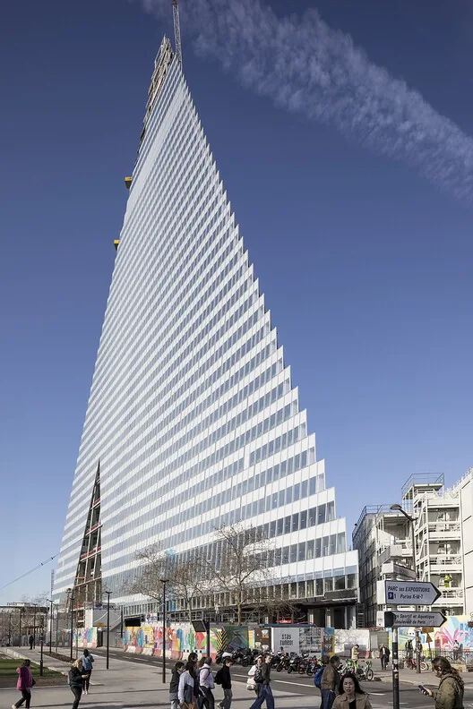 Paris'in Tartışmalı Üçgen Kulesi: Herzog & de Meuron'dan Bir İkon