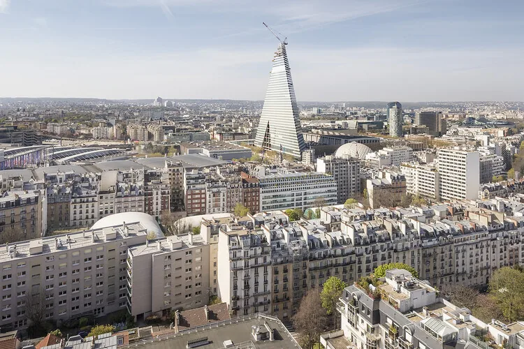 Herzog & de Meuron’un Paris’teki Üçgen Kulesi Tamamlanıyor