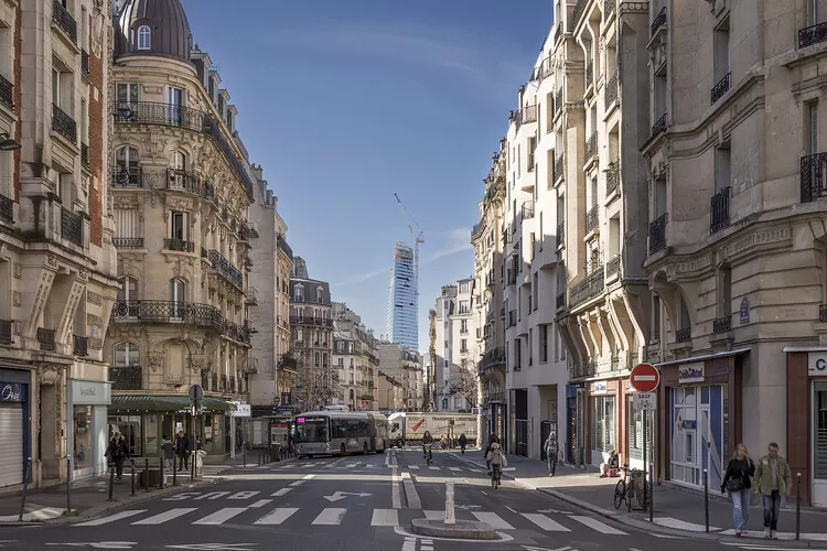 Herzog & de Meuron’un Paris’teki Üçgen Kulesi Tamamlanıyor