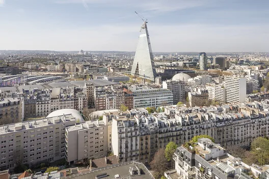 Herzog & de Meuron’un Paris’teki Üçgen Kulesi Tamamlanıyor