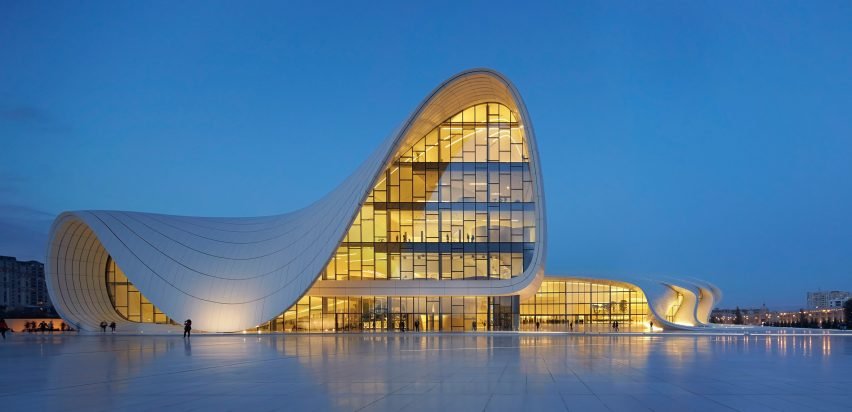 Heydar Aliyev Merkezi: Zaha Hadid'in Akışkan Mimarlık Destanı