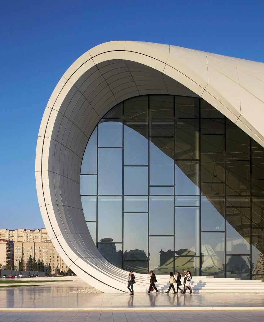 Heydar Aliyev Merkezi: Zaha Hadid'in Akışkan Mimarlık Destanı