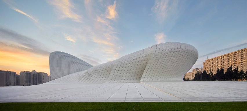 Heydar Aliyev Merkezi: Zaha Hadid'in Akışkan Mimarlık Destanı