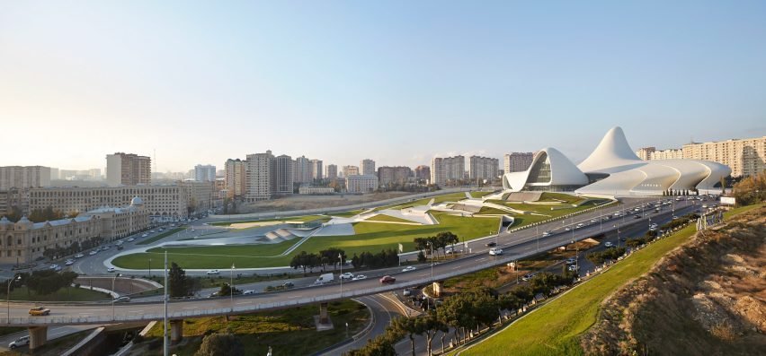 Heydar Aliyev Merkezi: Zaha Hadid'in Akışkan Mimarlık Destanı