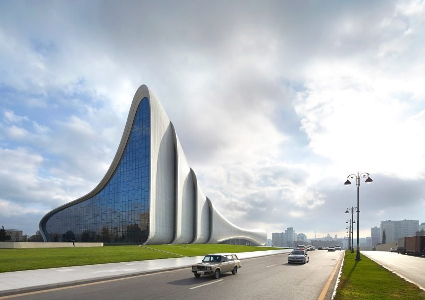 Heydar Aliyev Merkezi: Zaha Hadid'in Akışkan Mimarlık Destanı