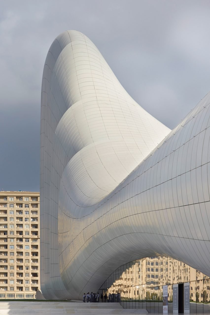 Heydar Aliyev Merkezi: Zaha Hadid'in Akışkan Mimarlık Destanı