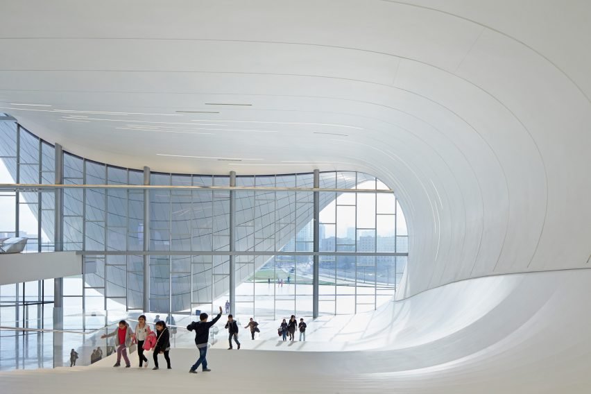 Heydar Aliyev Merkezi: Zaha Hadid'in Akışkan Mimarlık Destanı