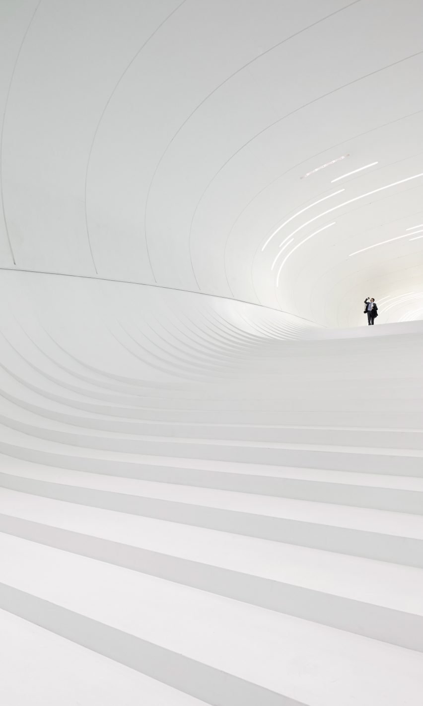 Heydar Aliyev Merkezi: Zaha Hadid'in Akışkan Mimarlık Destanı