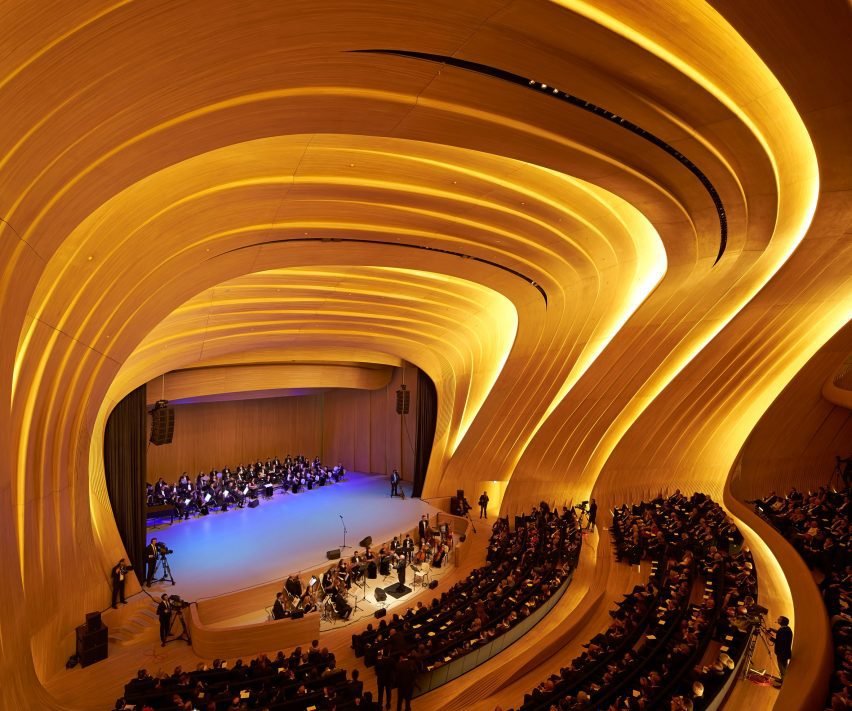 Heydar Aliyev Merkezi: Zaha Hadid'in Akışkan Mimarlık Destanı