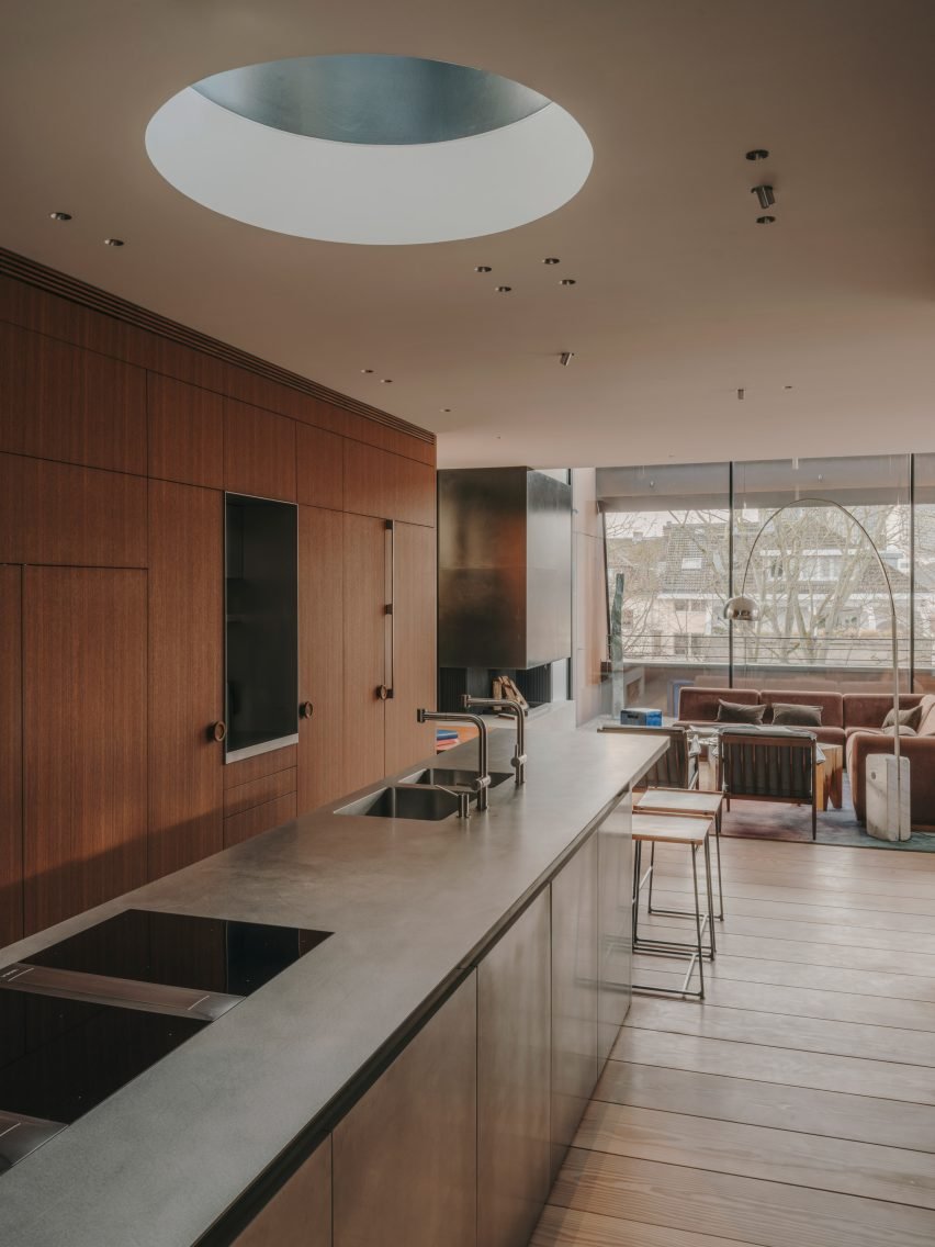Holzrausch Penthouse: Frankfurt'ta Şehirle Bütünleşen Çatı Bahçesi