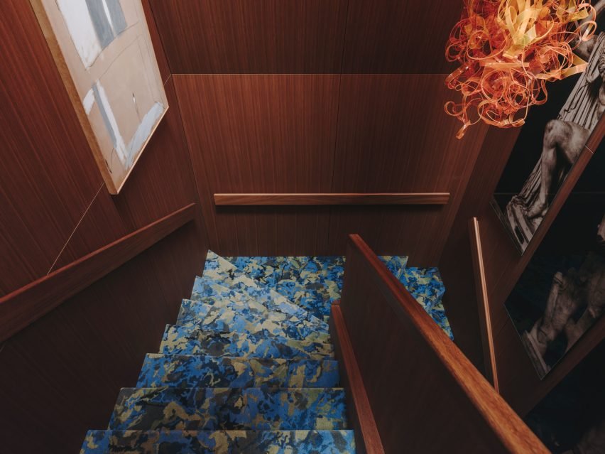 Holzrausch Penthouse: Frankfurt'ta Şehirle Bütünleşen Çatı Bahçesi