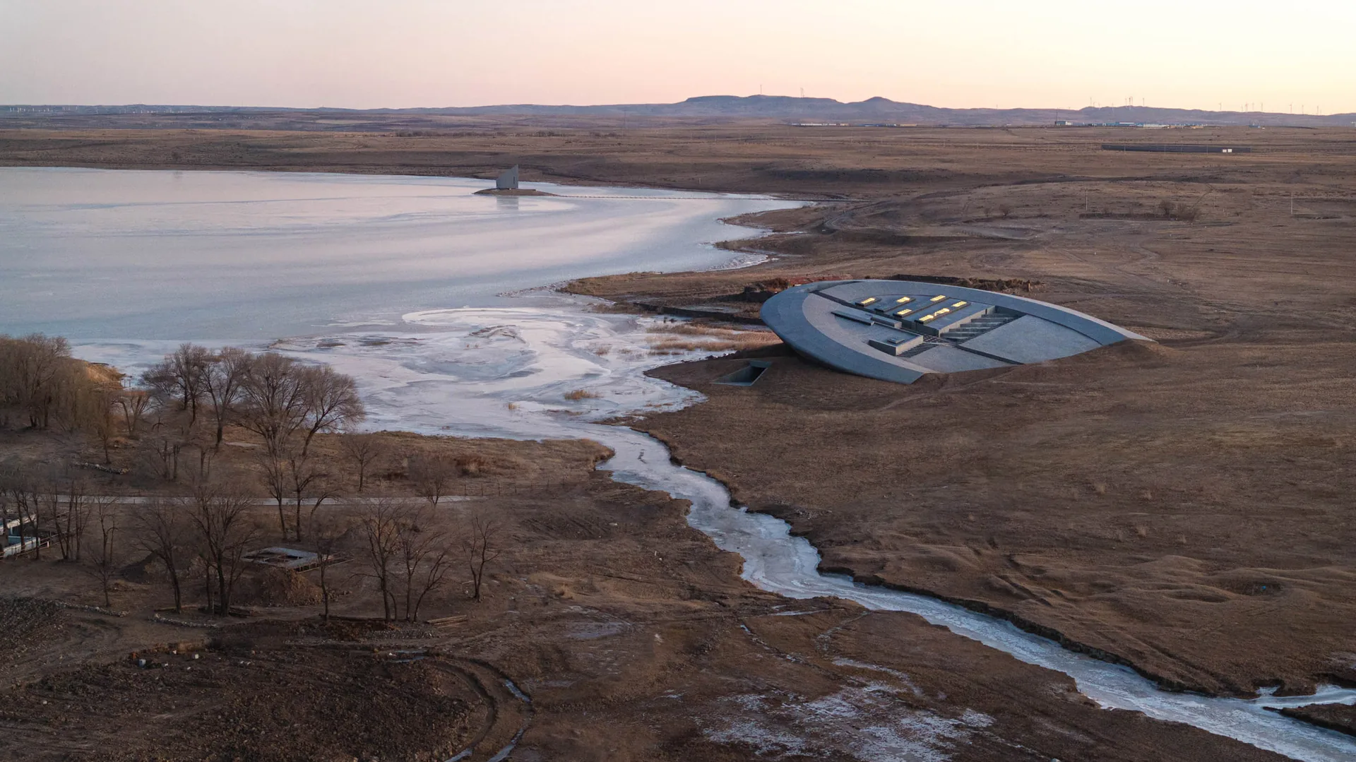 UFO Gibi Galeri: Prairie Ark ile Otlakta Bir Bilimkurgu Deneyimi