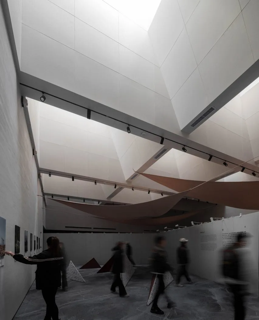 İç Moğolistan’da UFO Şeklinde Galeri: Prairie Ark