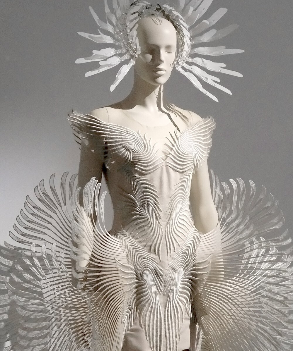 Iris Van Herpen: Sınırları Aşan Moda, Duyuları Şekillendiren Sanat