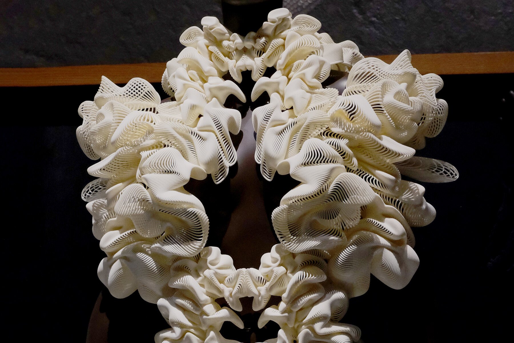 Iris Van Herpen: Sınırları Aşan Moda, Duyuları Şekillendiren Sanat