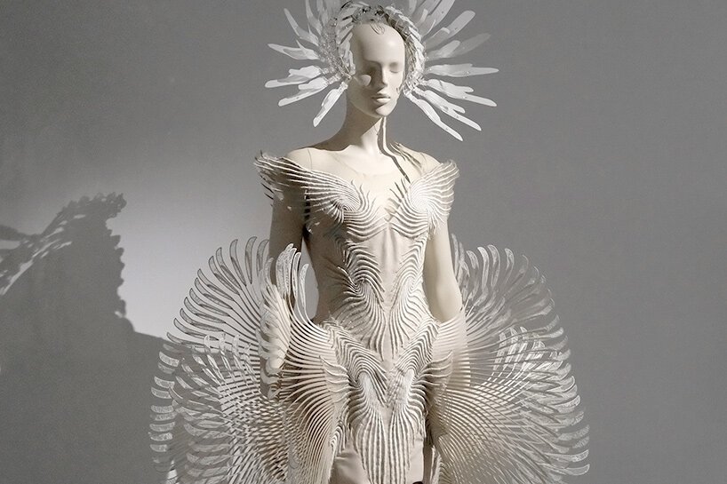 Iris Van Herpen: Sınırları Aşan Moda, Duyuları Şekillendiren Sanat