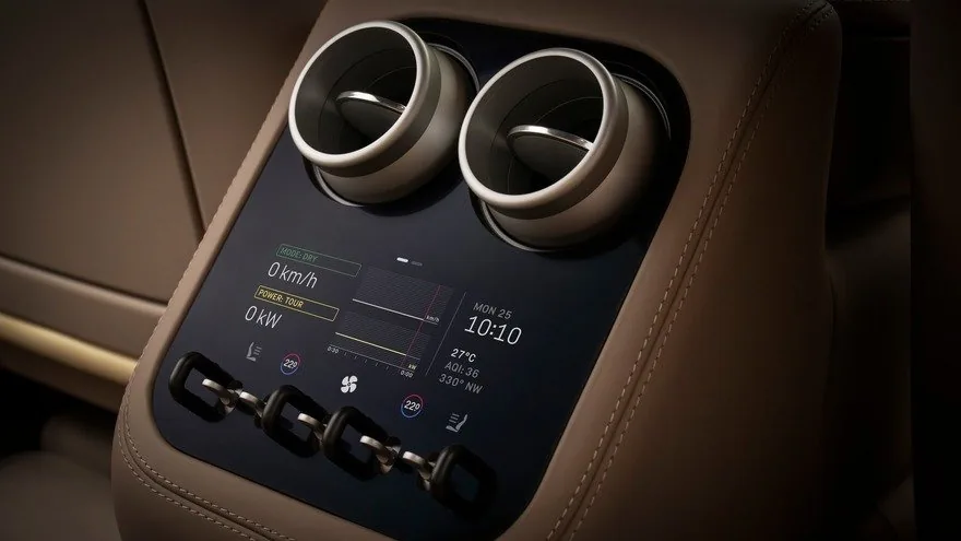 Jony Ive, Ferrari’nin İlk EV’sinin Muhteşem Arayüzünü Anlatıyor