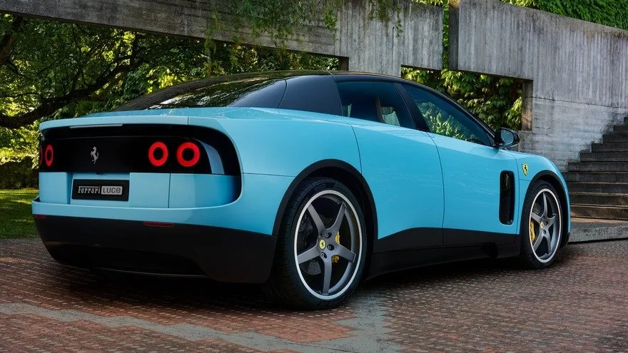 Jony Ive, Ferrari’nin İlk EV’sinin Muhteşem Arayüzünü Anlatıyor