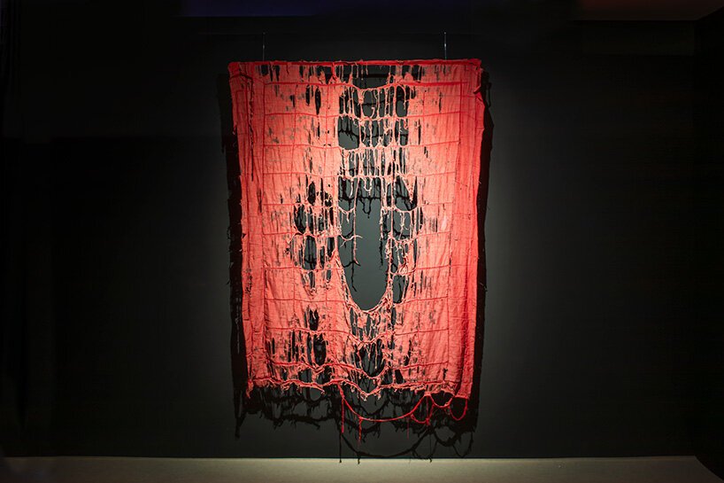 Bienal'de Sessizliğin Yankısı: Kazakistan'ın Qoñyr Pavyonu
