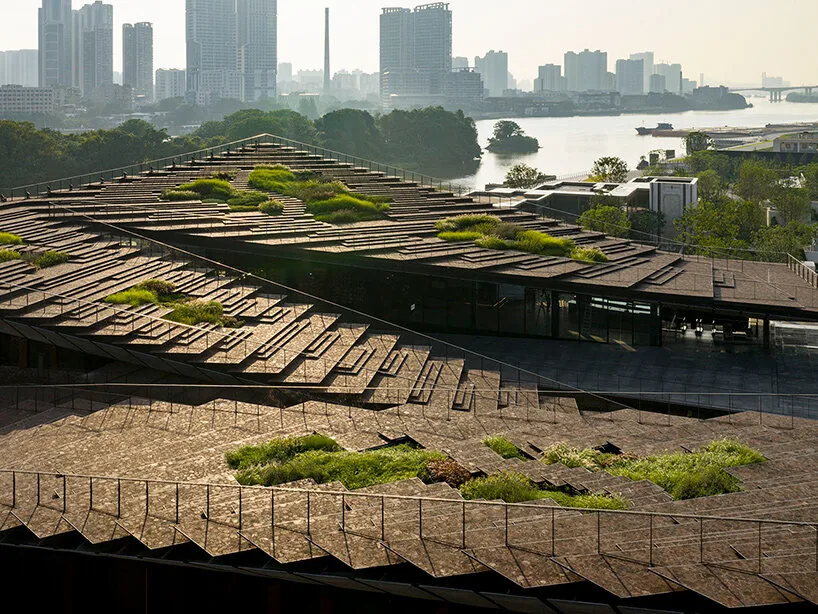 Kengo Kuma, Çin’deki Tarihi Tersaneyi Yürünebilir Volkanik Taş Çatıya Dönüştürdü