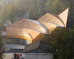 Kengo Kuma, Tarihi Tersaneyi Yürünebilir Volkanik Taş Çatıya Dönüştürdü